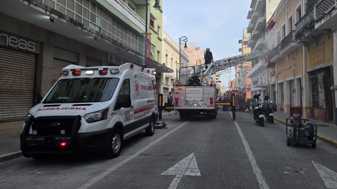 La avenida Independencia permaneció cerrada mientras cuerpos de emergencia atendían el incidente.