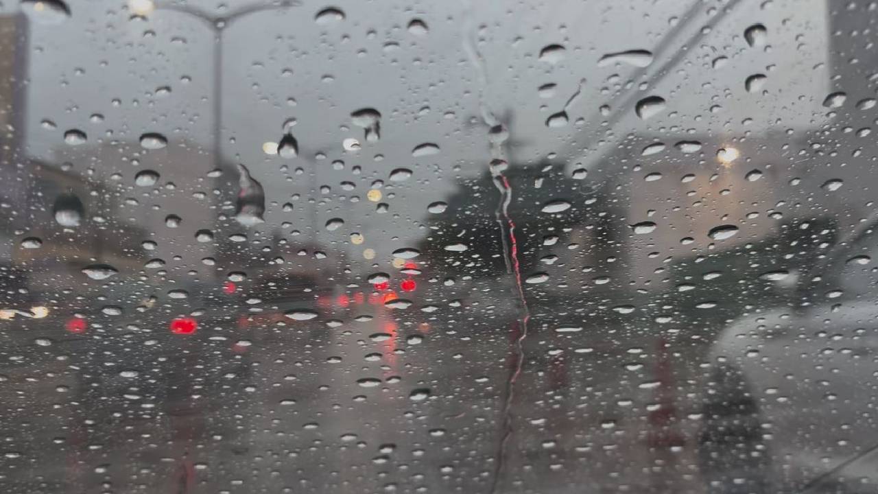¡Precaución! A esta hora habrá lluvias y viento fuerte en Tabasco; advierten por caída de árboles