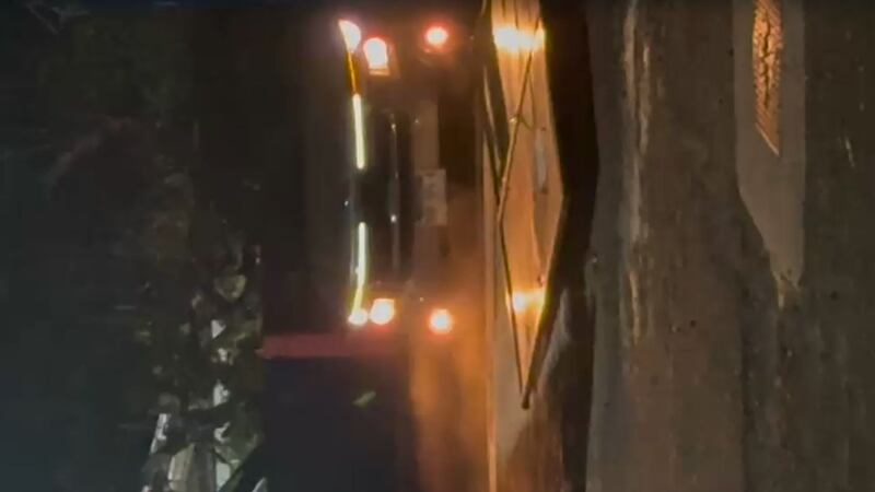 Incidente con vehículo obliga a cancelar actividades escolares por seguridad