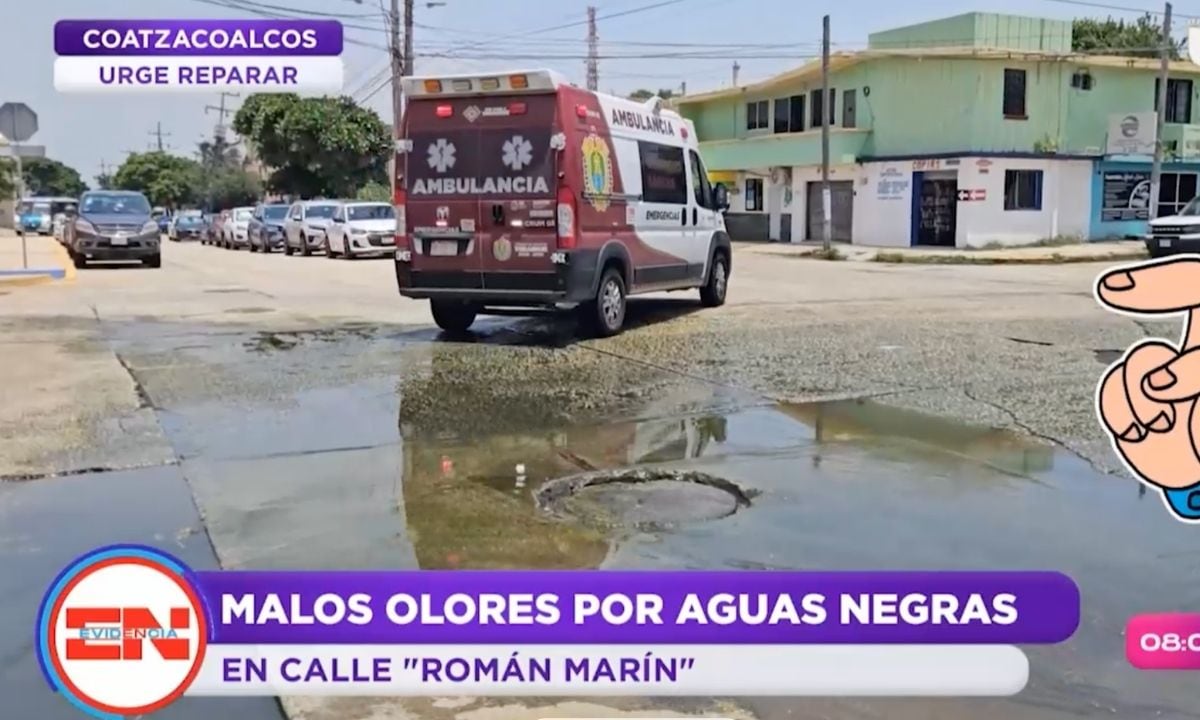 calles llenas de aguas negras en Coatzacoalcos