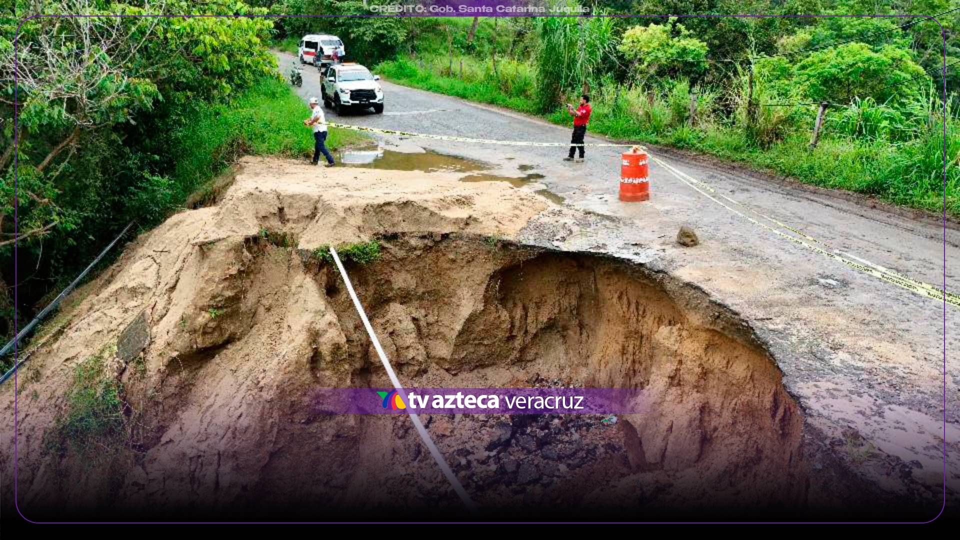 ¡CUIDADO! Deslave y SOCAVÓN afectan CARRETERA en Oaxaca