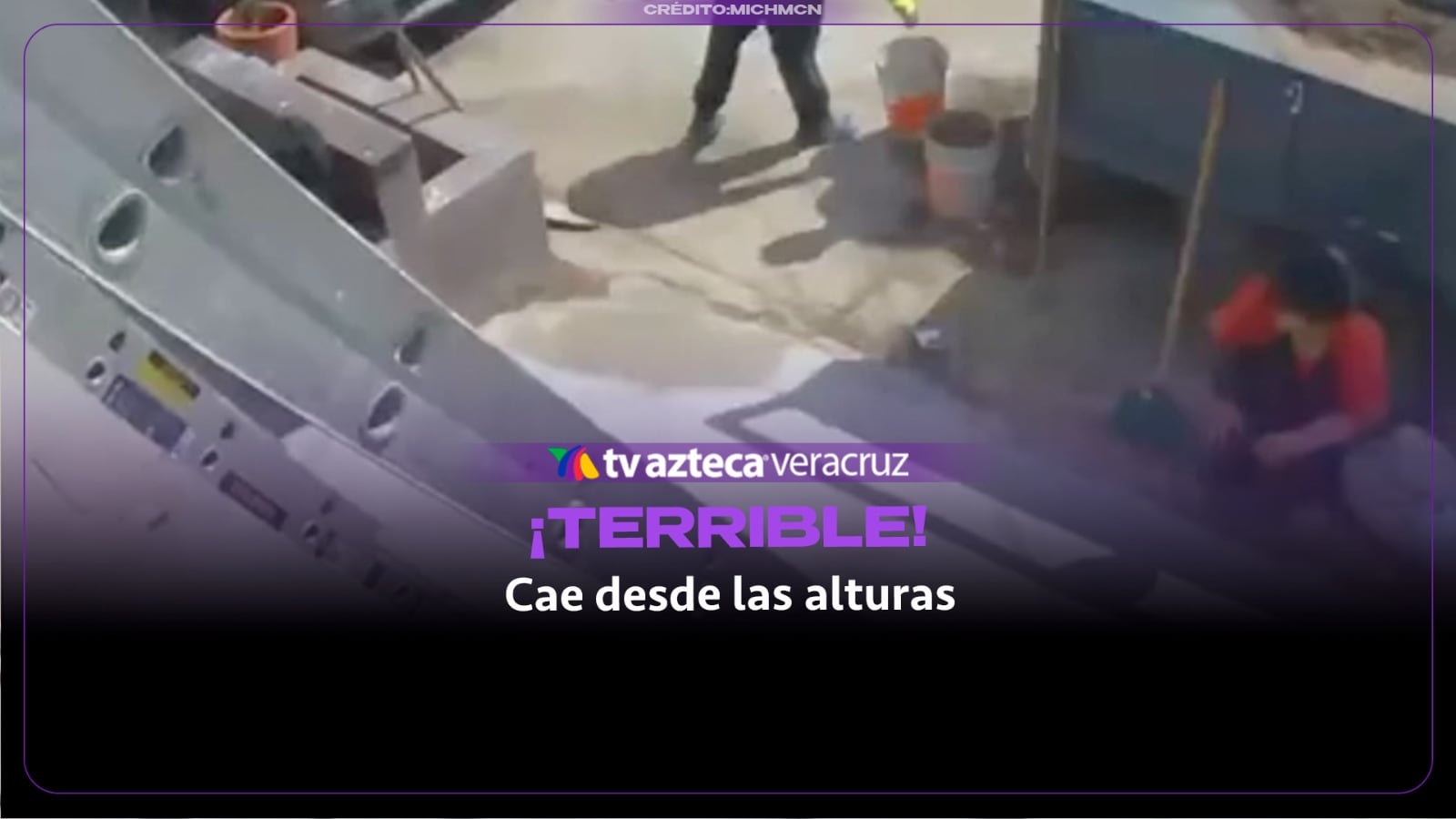 ¡Impactante! Escalera resbala y pone la vida en riesgo de un trabajador(+VIDEO)
