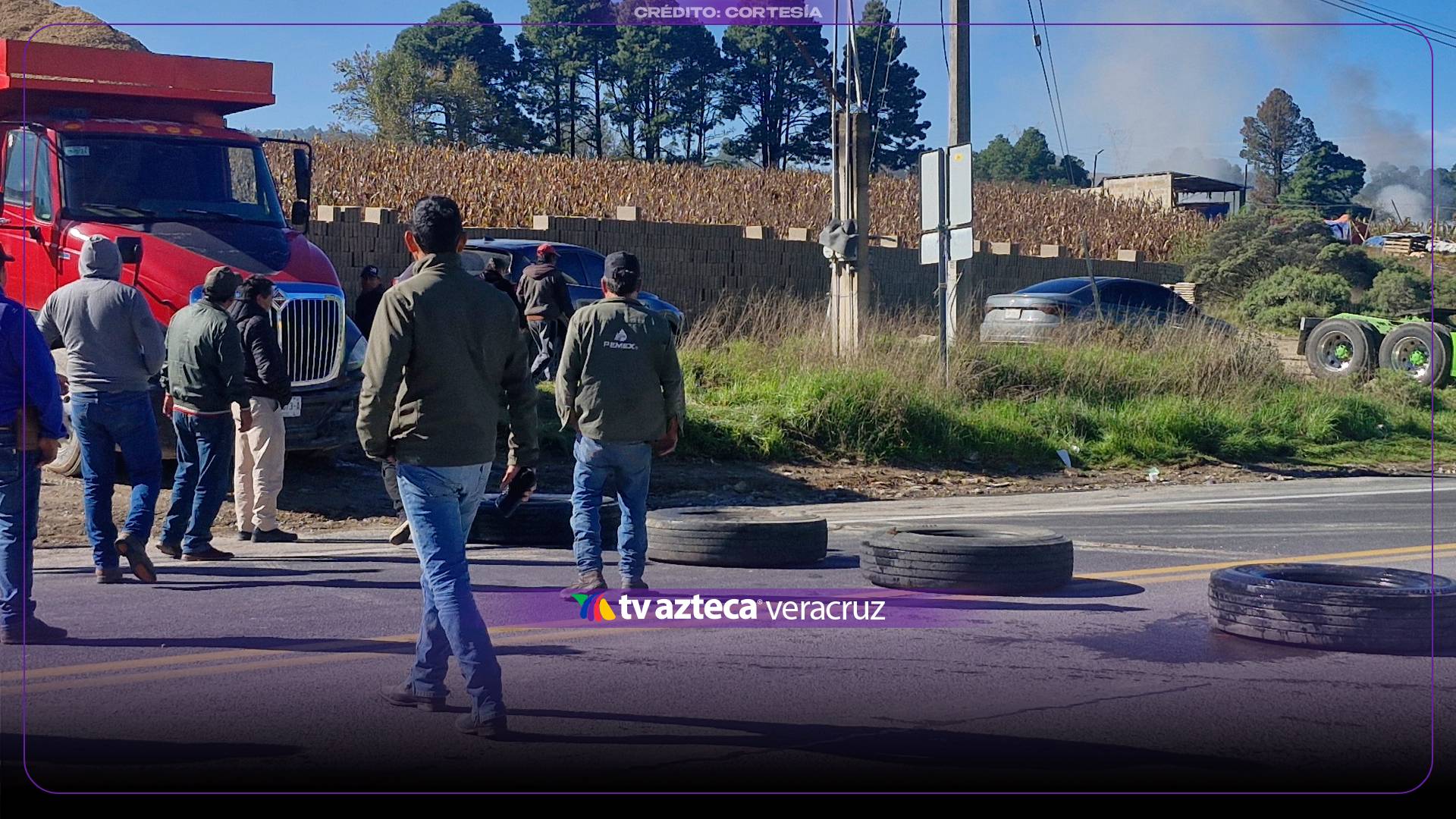 Transportistas cerraron ambos sentidos de la carretera Xalapa–Perote a la altura de Cruz Blanca.