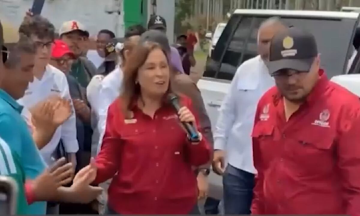 ¡Indigna gesto de Rocío Nahle! Captan a la gobernadora limpiándose la mano tras saludar a un veracruzano