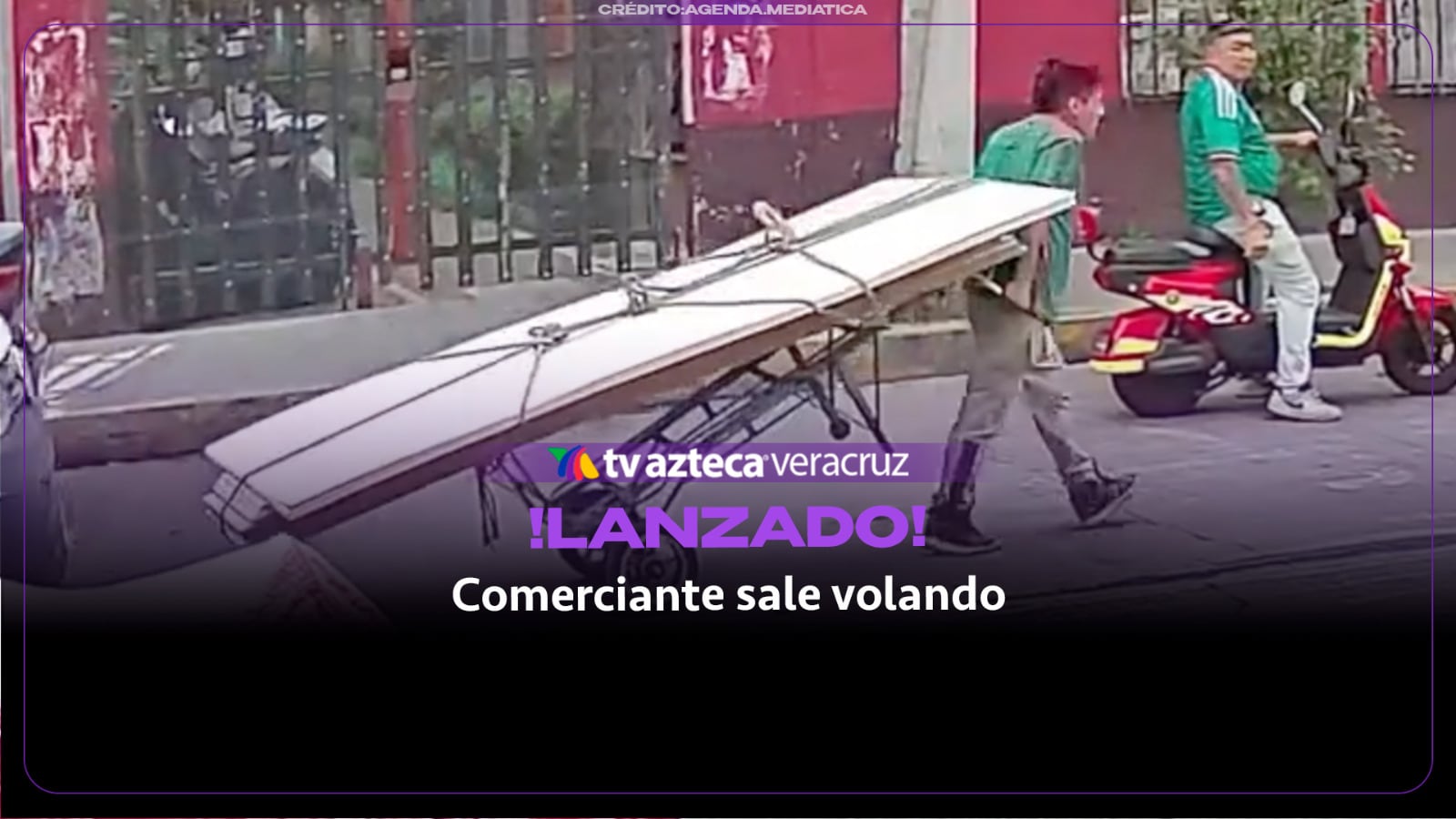 ¡Minutos de riesgo! Camioneta provoca momento de tensión en la calle contra un comerciante (+VIDEO)